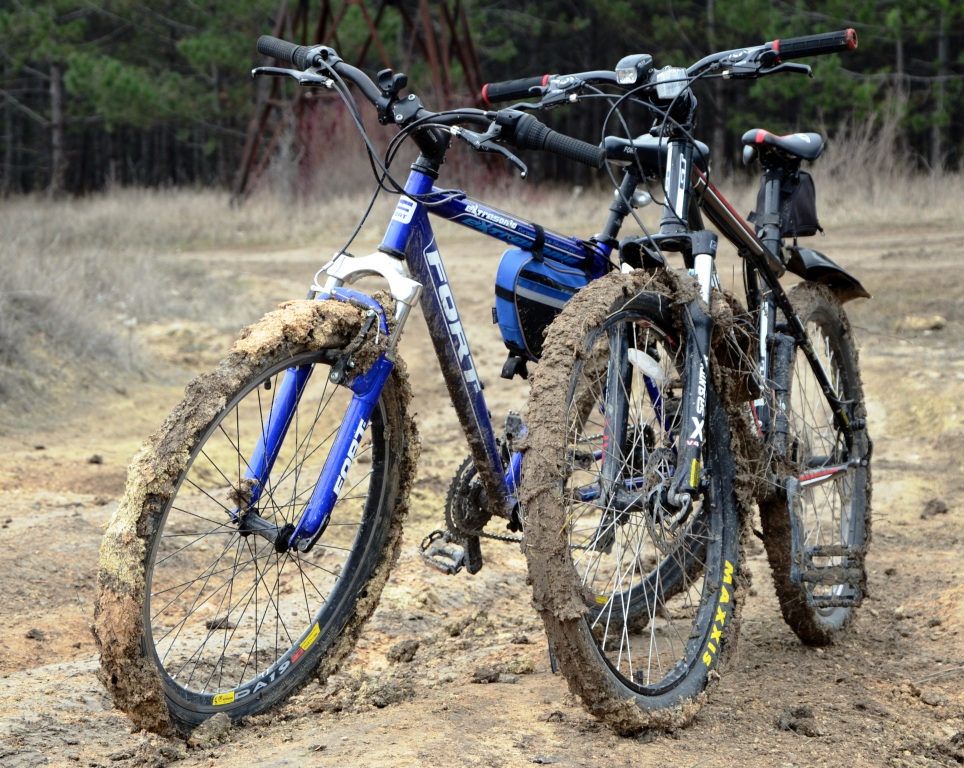 Велосипед в грязи Русфета и Толяна