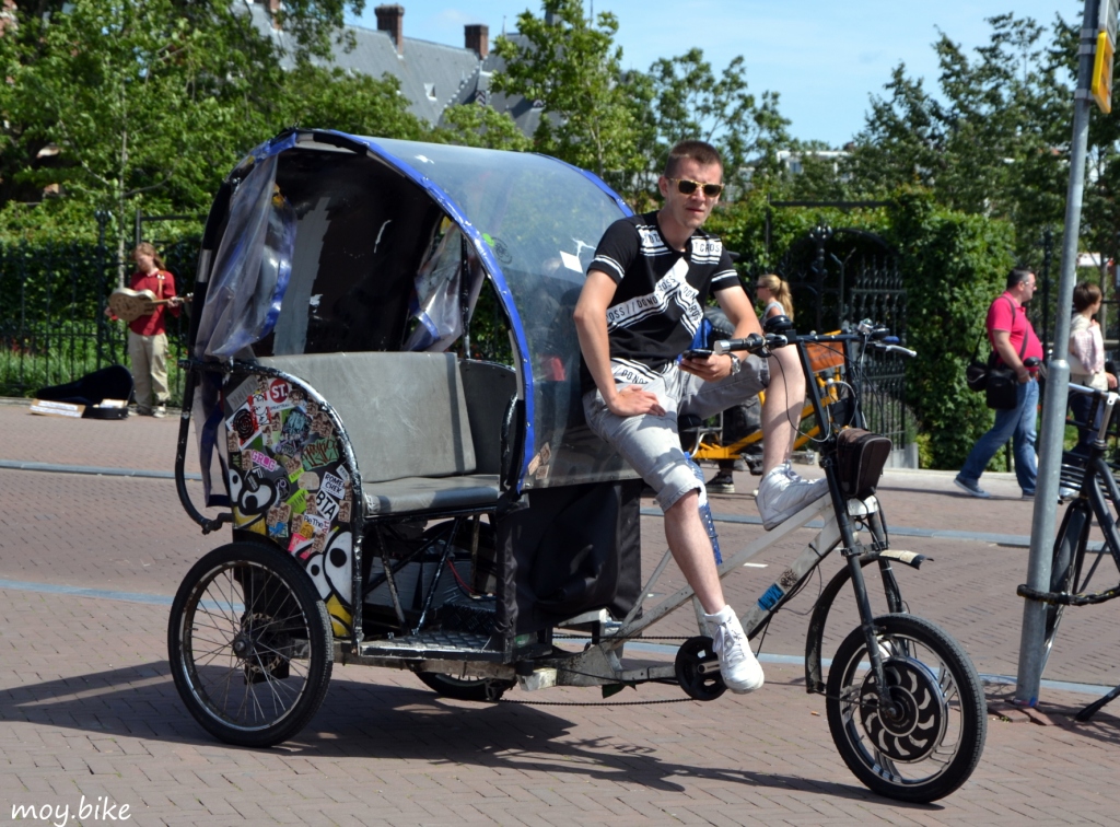 вело-рикша в Амстердаме ФОТО