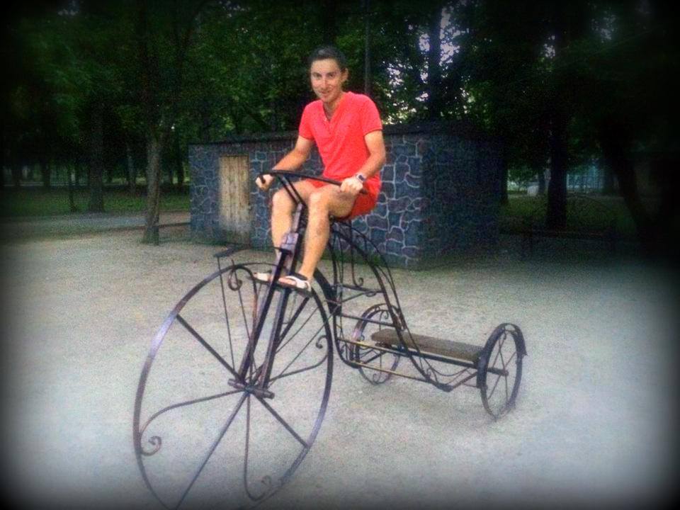 Русфет Кадыров. Памятник велосипеду в Симферополе