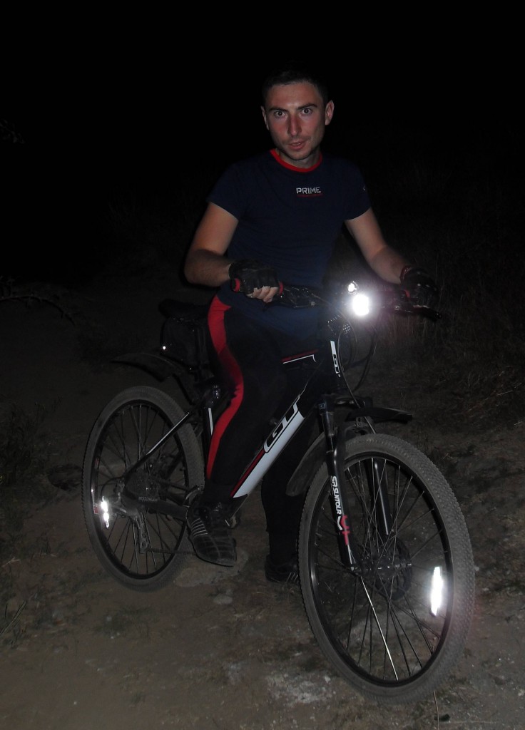 Кадыров Русфет на велосипеде на Симферопольском водохранилище