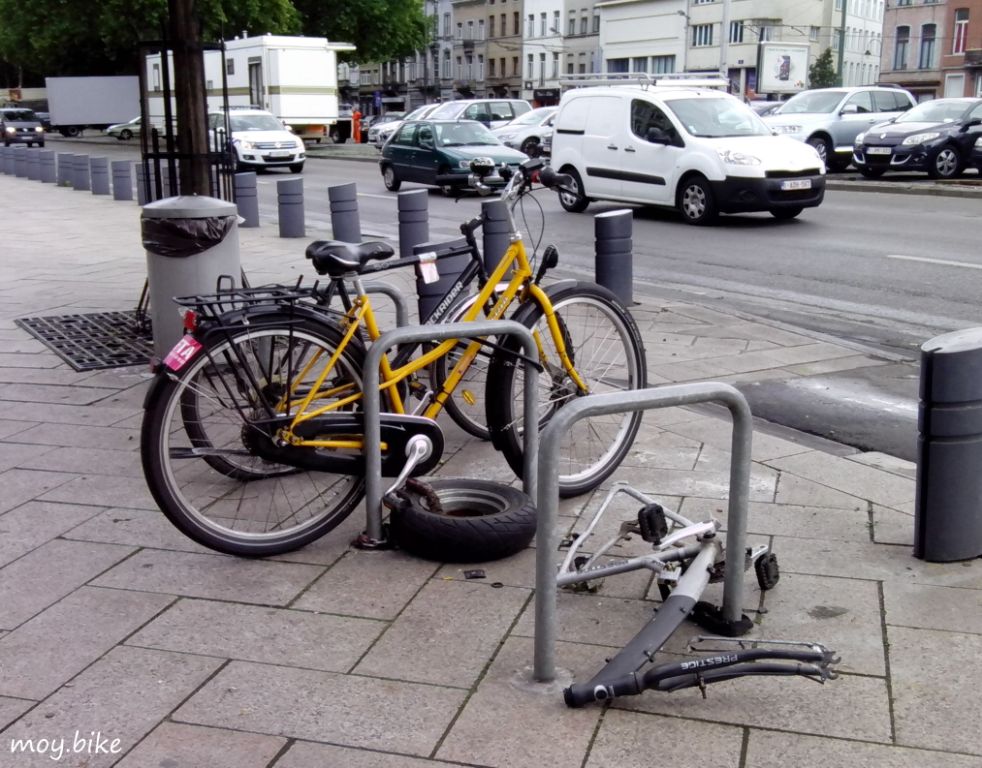 брошенный велосипед Франкфурт-на-Майне фото
